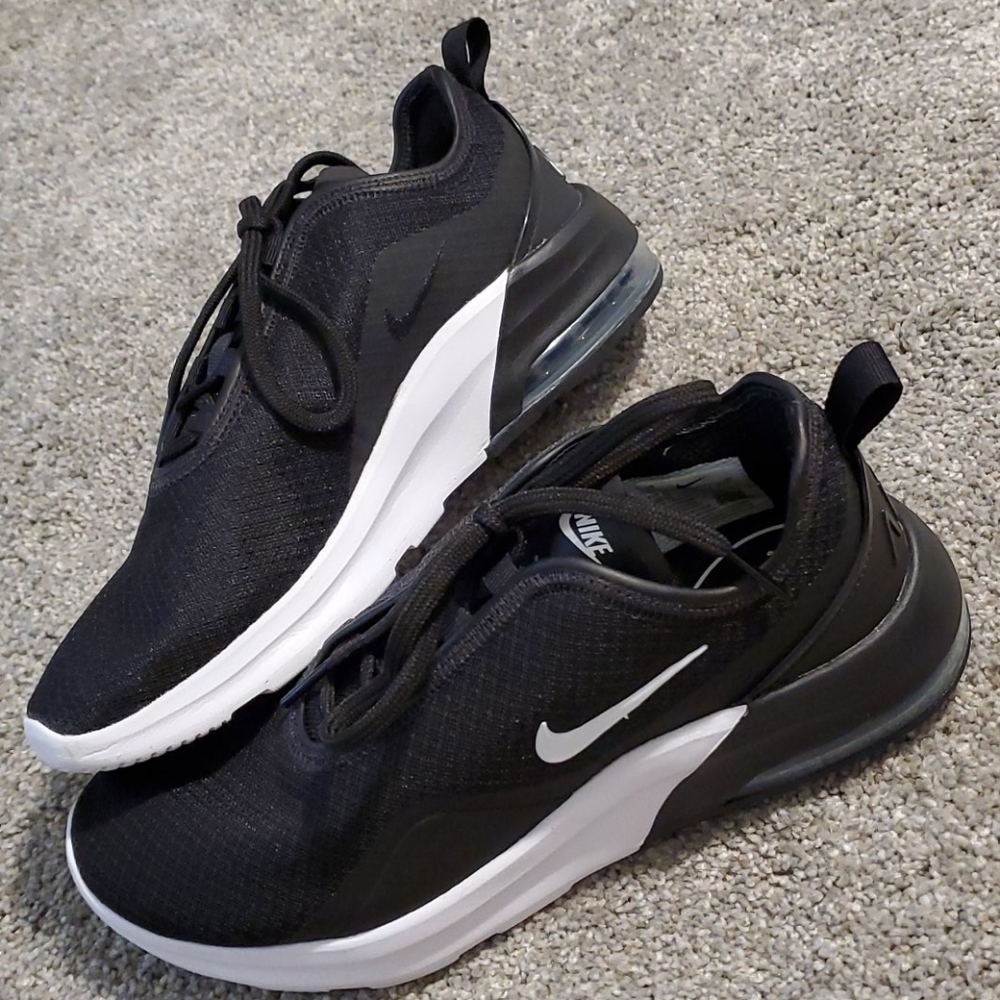 Nike Air Max Motion 2 Sneakers